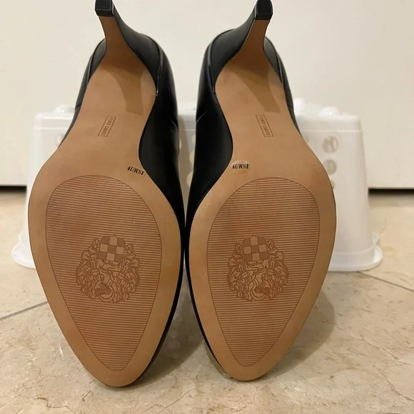 NWOT Vince Camuto Black Leather heel bootie - Picture 6 of 6